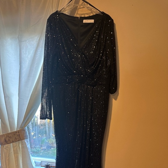 Leena for Mac Duggal Gown Style 26490 Sequined Black Size 18 - Picture 2 of 7